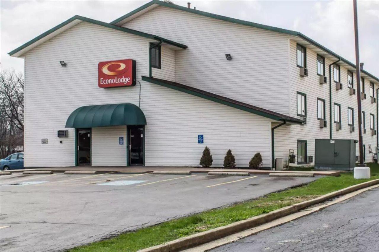 Econo Lodge Akron Copley Northwest Montrose Exterior photo